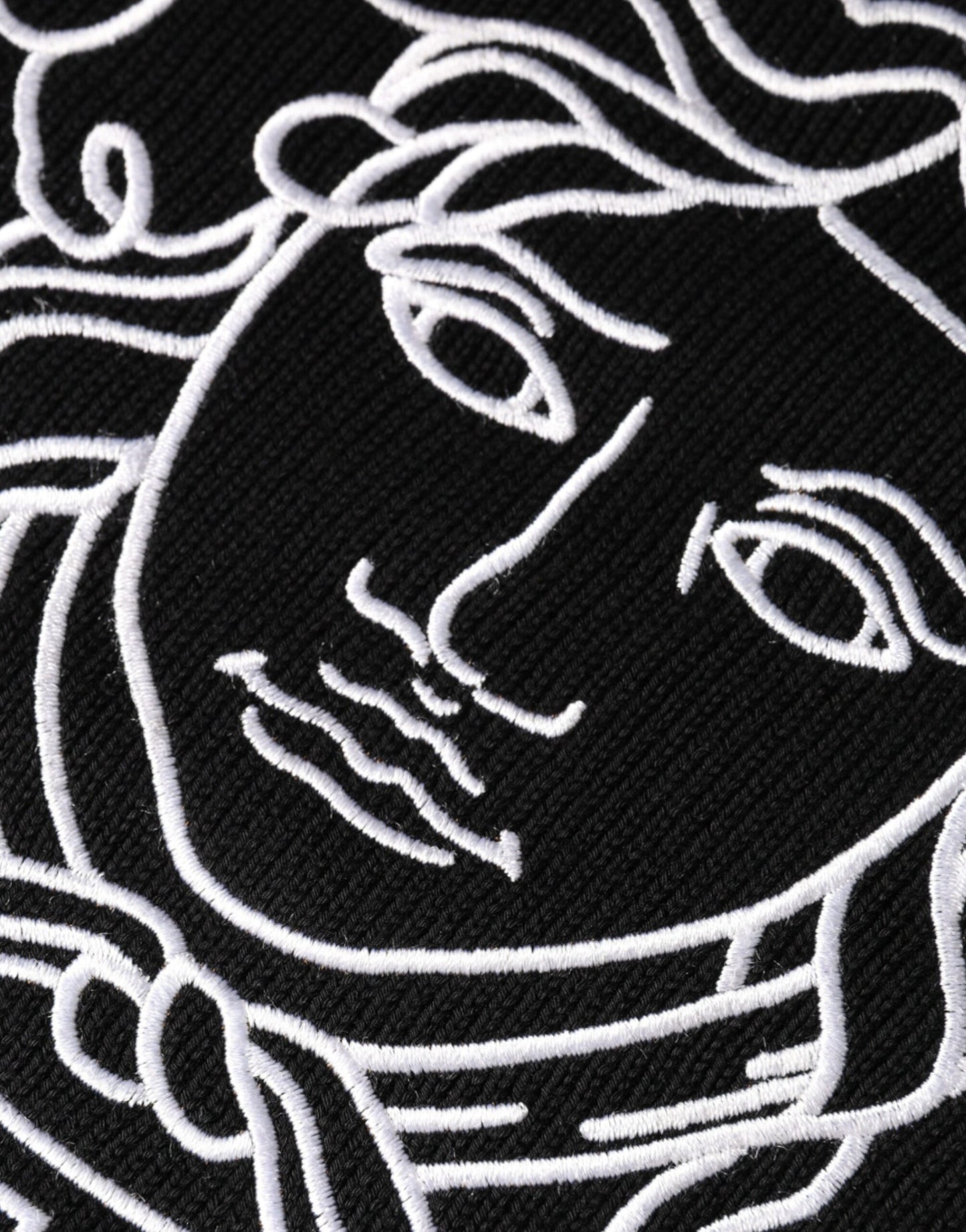 Maglione girocollo con ricamo Medusa nero Versace