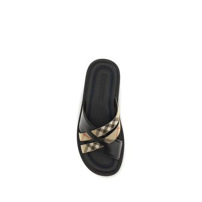 Sandales plates Burberry en cuir de veau noir Bos Taurus