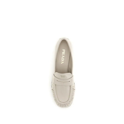 Mocassins à enfiler Prada en cuir de veau beige (Bos Taurus)