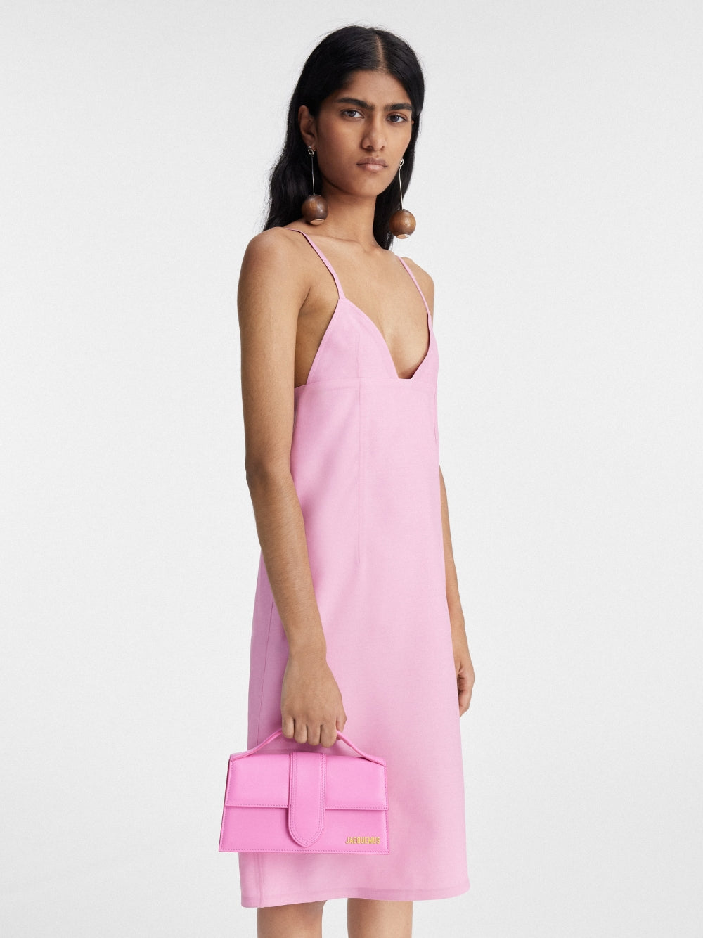 Sac à main Jacquemus Le Grand Bambino en cuir rose fluo