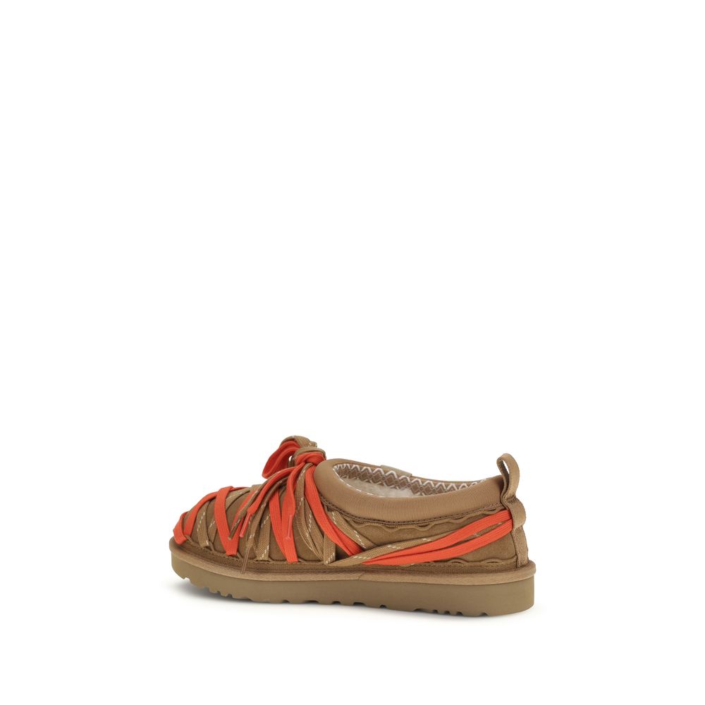 UGG Sandali multicolor in pelle scamosciata con cinturino