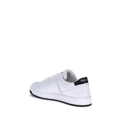 Baskets basses Prada en cuir de veau blanc