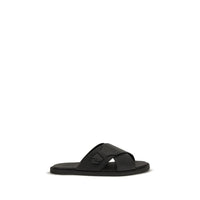 Sandales plates Fendi en cuir de veau noir Bos Taurus