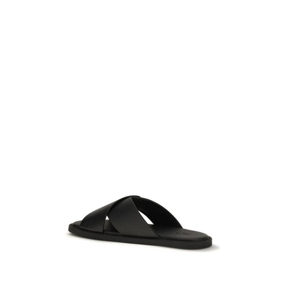 Sandales plates Fendi en cuir de veau noir Bos Taurus