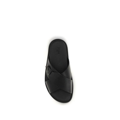 Sandales plates Fendi en cuir de veau noir Bos Taurus