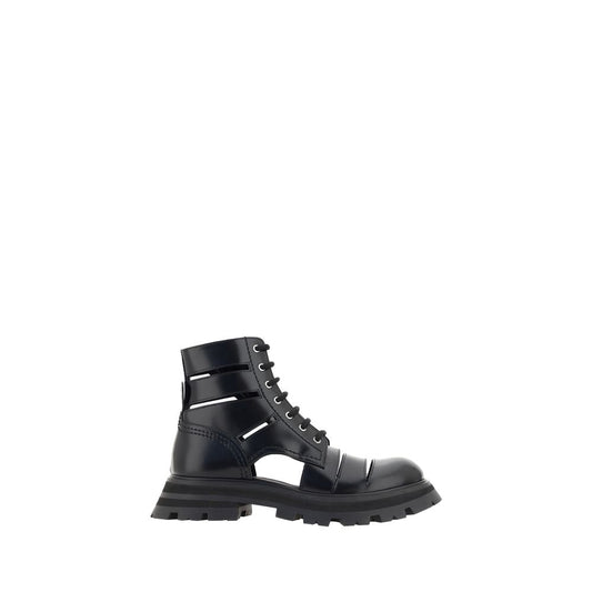 Alexander McQueen Stivali stringati in pelle di vitello nera Bos Taurus
