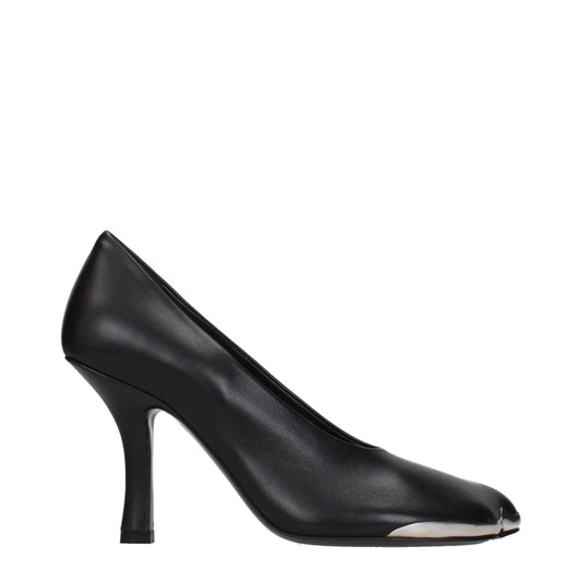 Décolleté con tacco alto in pelle nera Burberry