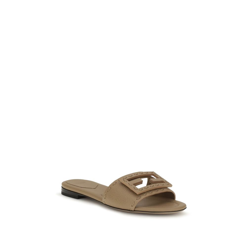 Fendi Beige Kalvläder Bos Taurus Platta Sandaler
