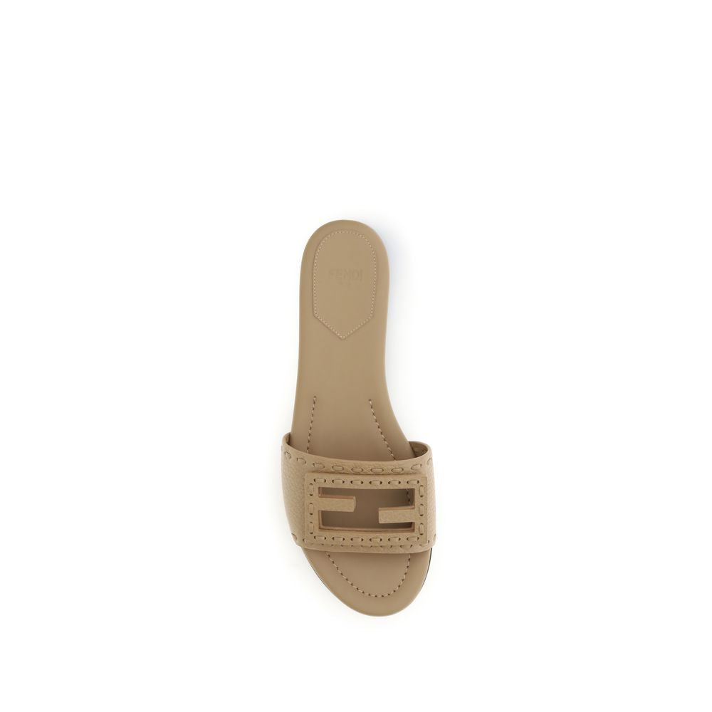 Fendi Beige Kalvläder Bos Taurus Platta Sandaler