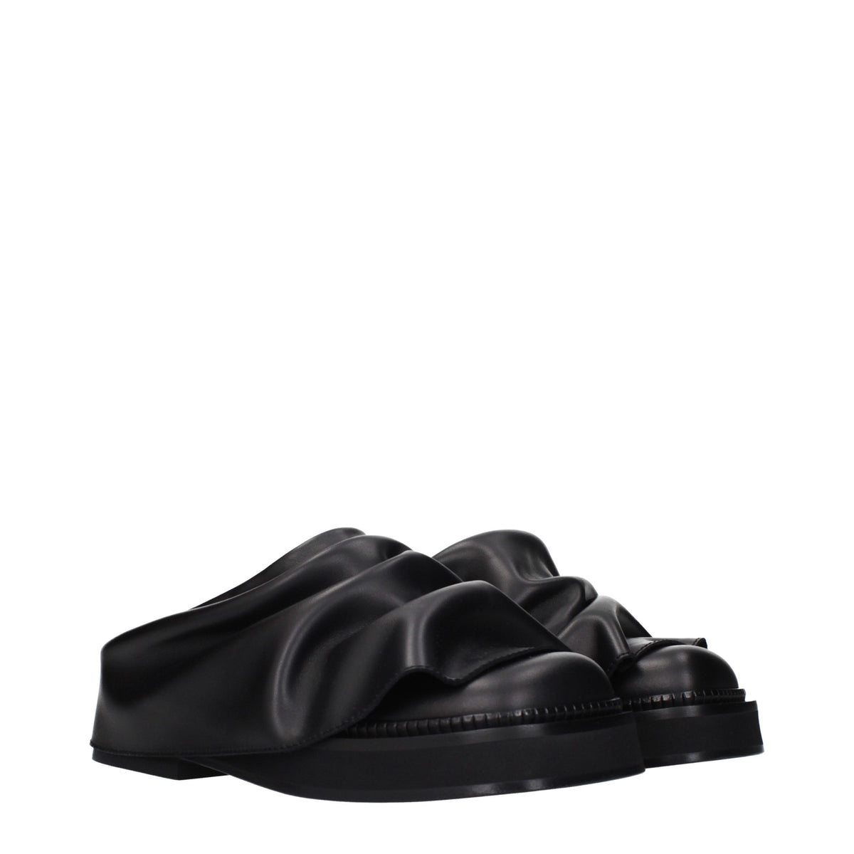 Las pantuflas Attico de piel negra