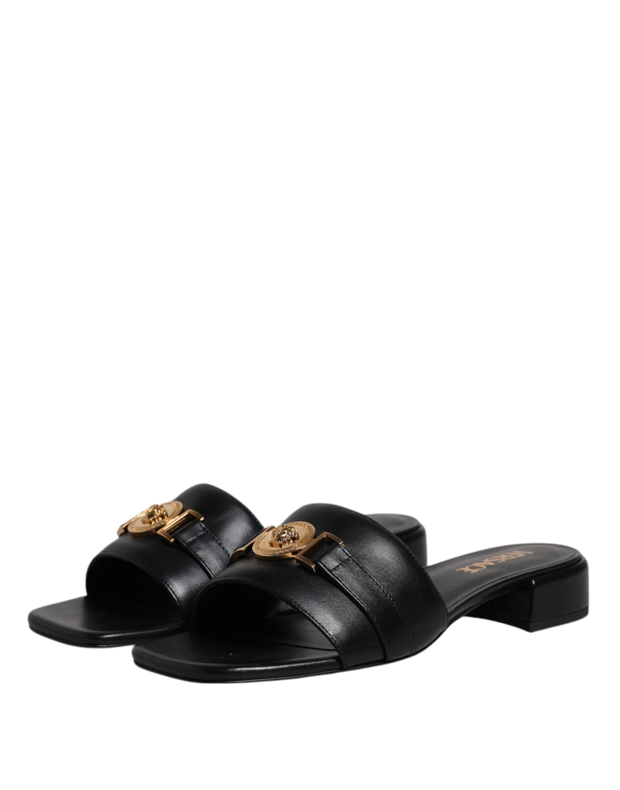 Scarpe basse slip-on con placca logo in pelle nera Versace