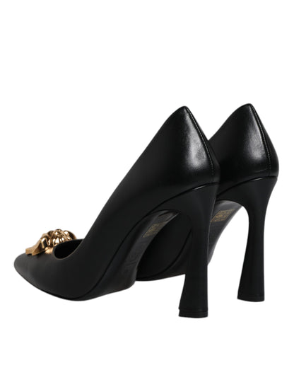 Scarpe con tacco alto e placca logo in pelle nera Versace