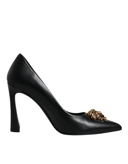 Scarpe con tacco alto e placca logo in pelle nera Versace