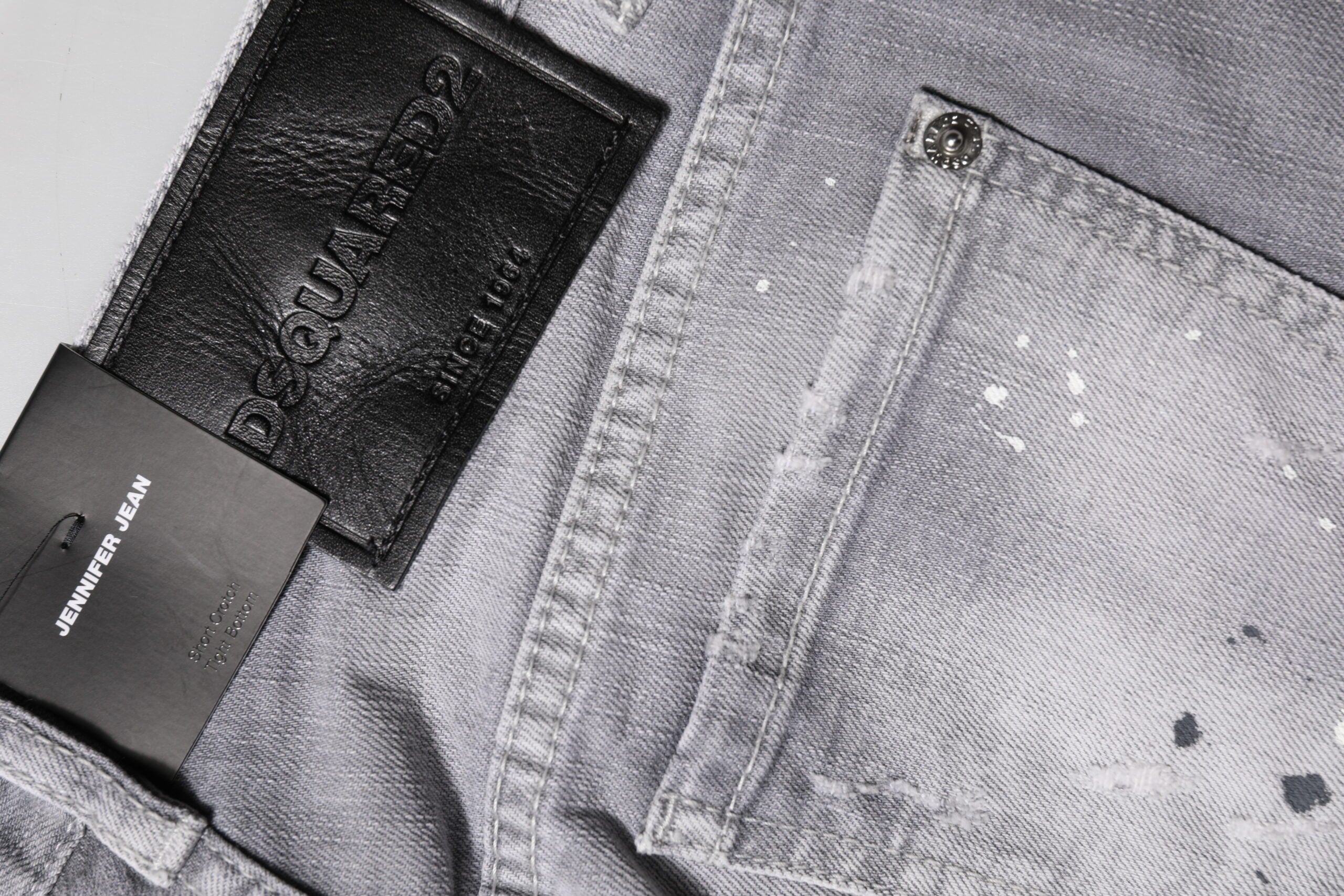 Jeans affusolati a vita media in denim lavato grigio Dsquared²