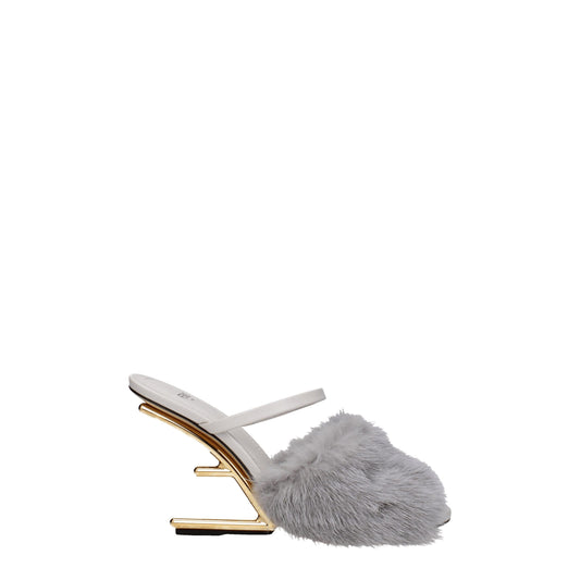 Pantofole Fendi in visone grigio