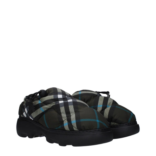 Burberry gröna tygliknande loafers utan snörning