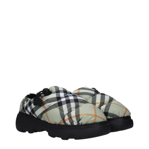 Burberry gröna tygliknande loafers utan snörning