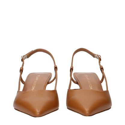 Décolleté Stuart Weitzman in pelle marrone con tacco medio