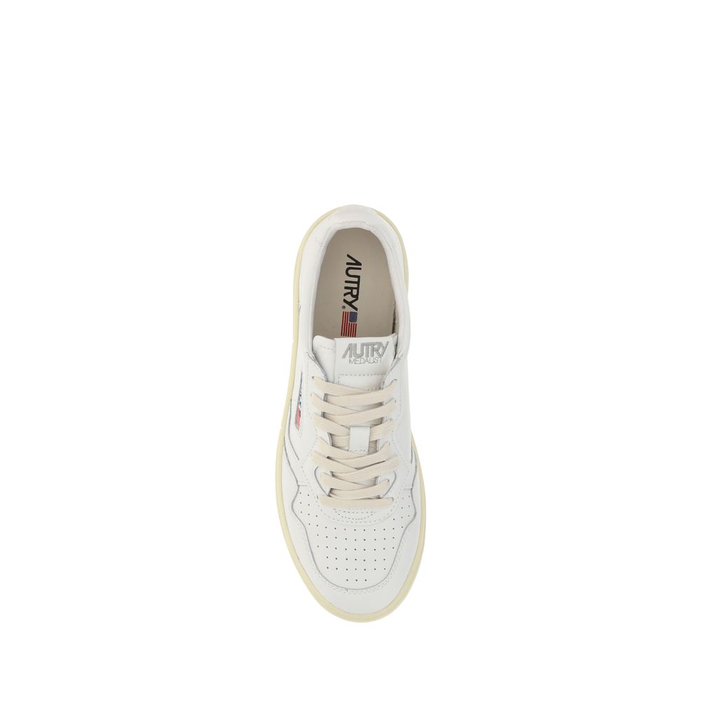 Autry Weiße Kalbsleder Bos Taurus Low Top Sneaker